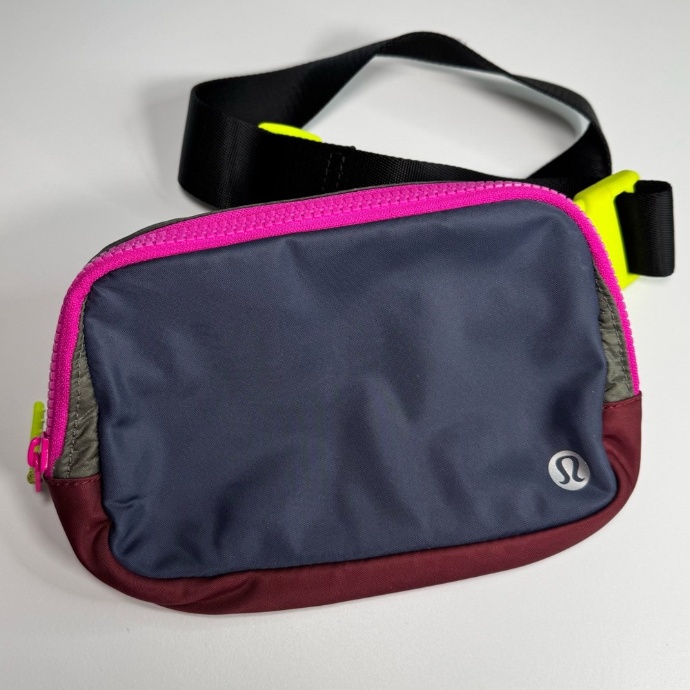 Lululemon Athletica Navy and Burgundy Belt Bag